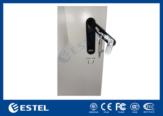 8U IP55 RAL7035 Εξωτερικό Στύλο Mount Telecom Cabinet με θερμική ρύθμιση θερμοκρασίας