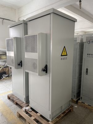 IP55 Εξωτερικό ντουλάπι μπαταρίας με ενσωματωμένο σύστημα τροφοδοσίας 9KW 48VDC διορθωτής για τηλεπικοινωνίες